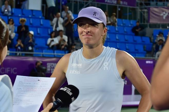 온코트 인터뷰를 하고 있는 시비옹테크