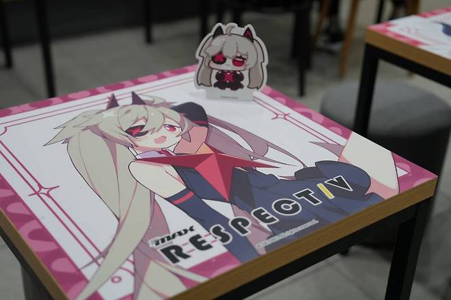 캐릭터로 꾸며진 테이블