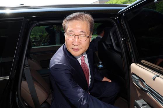 박성재 전 법무부장관이 지난 6월 5일 오전 경기 과천시 정부과천청사에서 열린 이임식을 마친 후 차량에 오르고 있다. 뉴스1