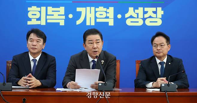 김병기 더불어민주당 원내대표가 21일 국회에서 취임 100일 기자간담회를 하고 있다. 권도현 기자