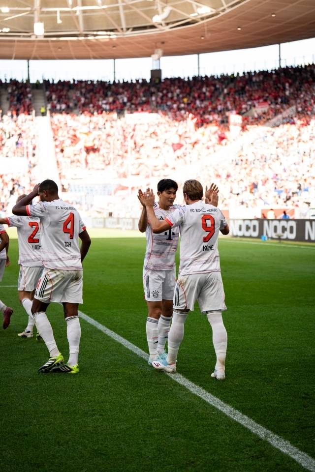 케인의 득점 후, 김민재와 기쁨을 나누고 있다. 사진=바이에른 뮌헨 SNS