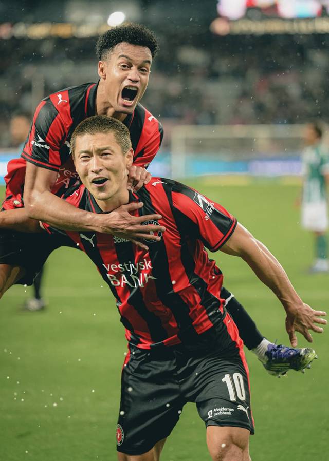 조규성(오른쪽). /미트윌란 SNS