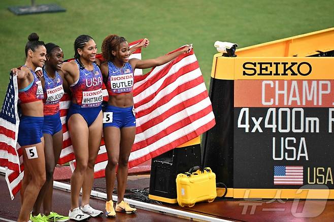여자 1600m 계주에서 대회 신기록을 세운 미국. ⓒ AFP=뉴스1