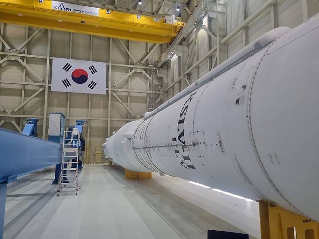 연소시험을 위해 누리호와 똑같이 제작된 시험용 기체./이종현 기자