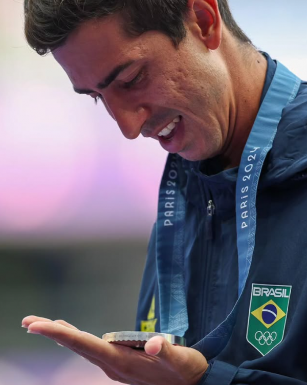 2024 파리올림픽 남자 경보에서 은메달을 수상한 본핌의 모습. (출처=인스타 @caiobonfims 갈무리)