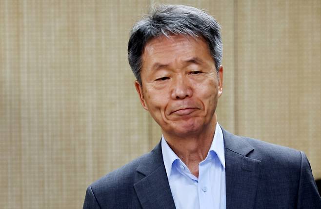 지난 7월3일 상임위원회에 참석하고 있는 김용원 인권위 상임위원. 류우종 선임기자 wjryu@hani.co.kr