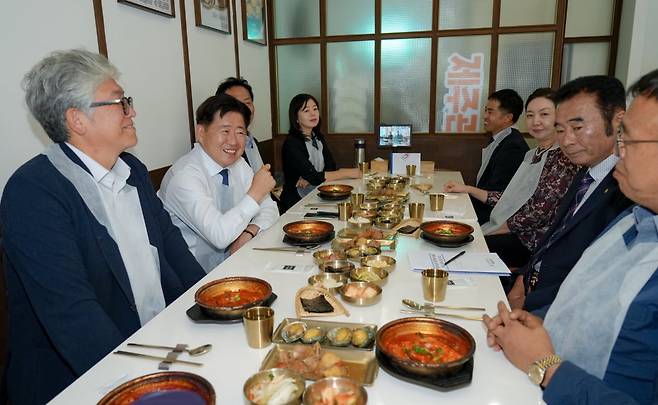 갈치요리 가격개선 현장 방문. 사진=제주도