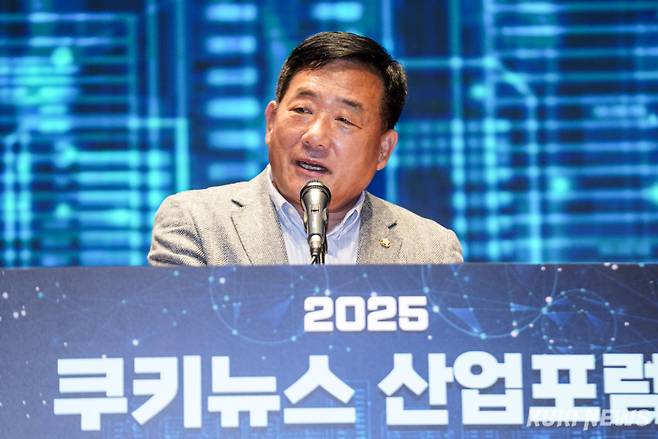 국회 산업통상자원중소벤처기업위원회 간사 국민의힘 박성민 의원이 23일 서울 여의도동 한국거래소에서 열린 2025 쿠키뉴스 산업포럼에서 축사를 하고 있다. 유희태 기자