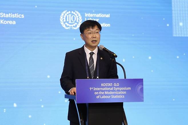 안형준 통계청장이 23일 서울 마포구 호텔 나루 서울 엠갤러리에서 열린 제1차 노동통계 현대화 국제심포지엄에서 개회사를 하고 있다.(사진 : 통계청 제공) 2025.9.23. *재판매 및 DB 금지