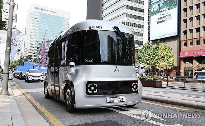 운전석 없는 자율주행 셔틀버스 오늘부터 청계천서 운행