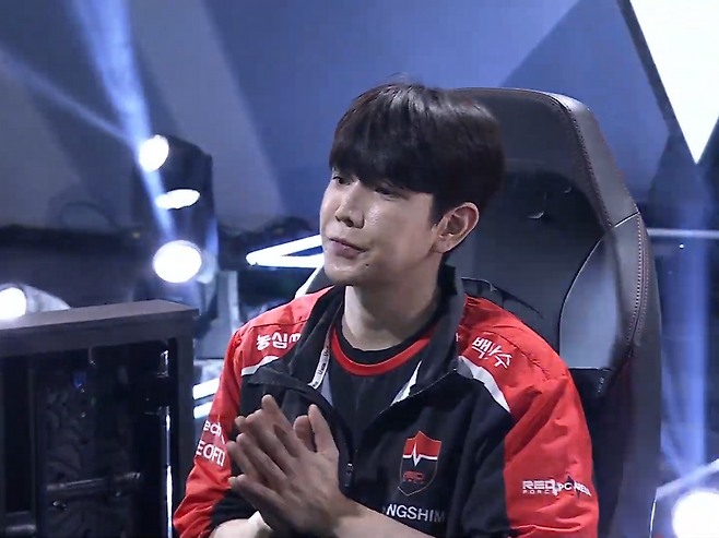 농심의 이태경이 T1의 '전원 16강 진출'이라는 야망을 저지했다(출처=대회 실황 캡처).