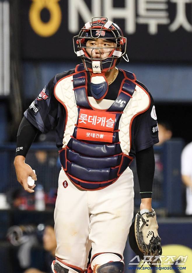 2일 잠실구장에서 열린 LG 트윈스와 롯데 자이언츠의 경기. 롯데 손성빈이 숨을 고르고 있다. 잠실=박재만 기자 pjm@sportschosun.com/2025.09.02/