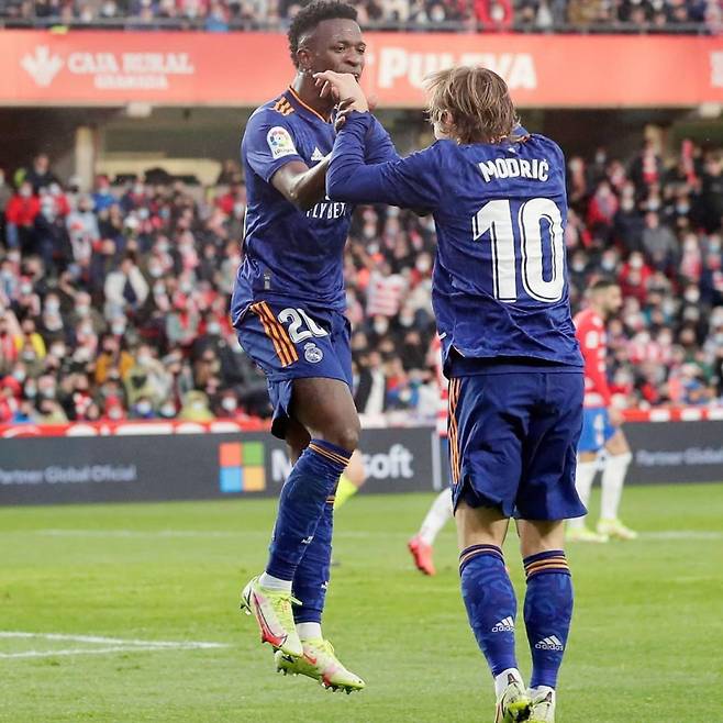 사진은 레알 시절 비니시우스와 모드리치의 모습. 사진=모드리치 SNS