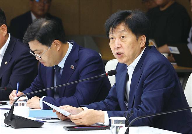 9월 9일 서울 중구 대한상공회의소에서 열린 더불어민주당 코스피5000특위·경제형벌민사책임합리화TF 경제8단체 간담회에서 오기형 민주당 특위 위원장이 발언하고 있다. (연합뉴스)