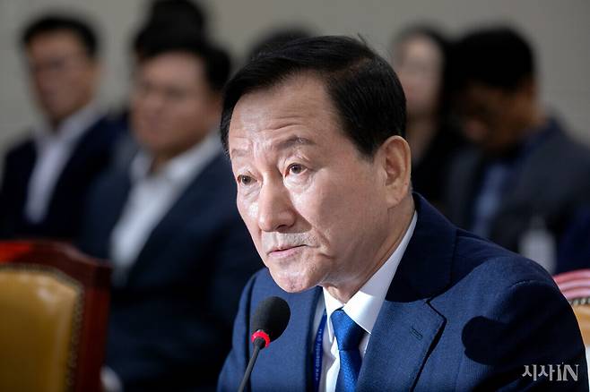 2024년 10월21일 류희림 당시 방심위 위원장이 국회 과방위 국정감사에 출석해 질의에 답하고 있다. ⓒ시사IN 신선영