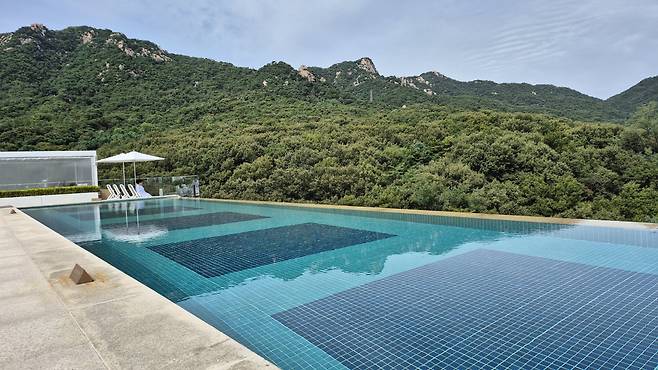 SNS 셀피 명소로도 유명한 안토의 인피니티풀