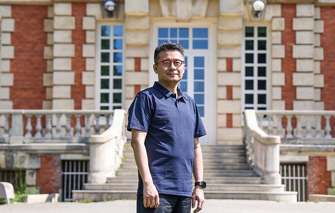 ▲ 지난 7월 18일(현지시간) 프랑스 NEOMA 국제금융대학원 루앙 캠퍼스에서 안정현 NEOMA 국제금융대학원 원장이 인천일보와 인터뷰를 하고 있다. /인천일보DB