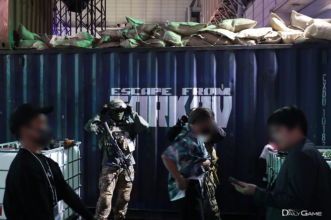 러시아의 게임 스튜디오 배틀스테이트게임즈가 개발한 '에스케이프 프롬 타르코프' 부스.
