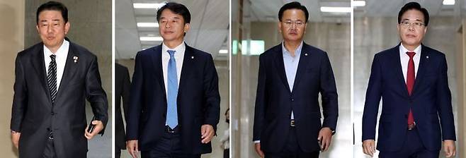 김병기 더불어민주당 원내대표(왼쪽부터)와 문진석 원내운영수석부대표, 송언석 국민의힘 원내대표(오른쪽부터)와 유상범 원내운영수석부대표가 지난 23일 오후 국회에서 열린 현안관련 여야 2+2(원내대표, 원내운영수석부대표) 회동에 참석하고 있다. ⓒ 뉴시스