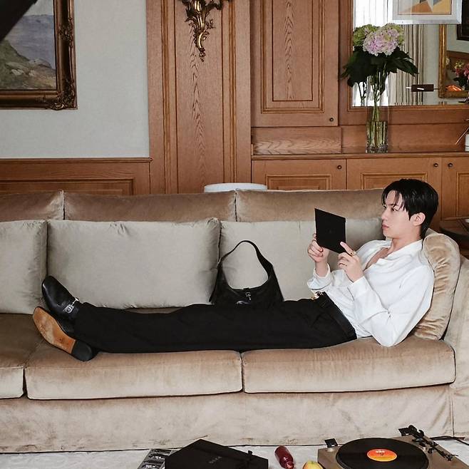 "말문이 막혔습니다!!!" 방탄소년단 진, 미모로 국위 선양..구찌 프리미어 모습에 美 MTV '감탄'