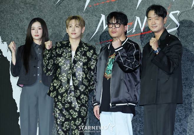 배우 박규영, 임시완, 이태성 감독, 배우 조우진이 25일 오후 서울 광진구 롯데시네마 건대입구점에서 진행된 영화 '사마귀'(감독 이태성) 제작발표회에 참석해 포즈를 취하고 있다. 모든 룰이 무너진 살인청부업계에 긴 휴가 후 컴백한 A급 킬러 '사마귀'와 그의 훈련생 동기이자 라이벌 '재이' 그리고 은퇴한 레전드 킬러 '독고'가 1인자 자리를 놓고 벌이는 대결을 그린 액션 영화 '사마귀'는 오는 26일 공개된다. /2025.09.25 /사진=이동훈 photoguy@