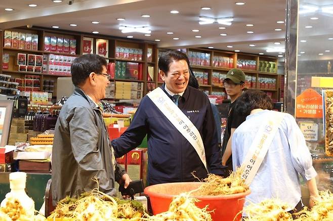 최대호 안양시장 안양중앙시장 방문 사진=안양시