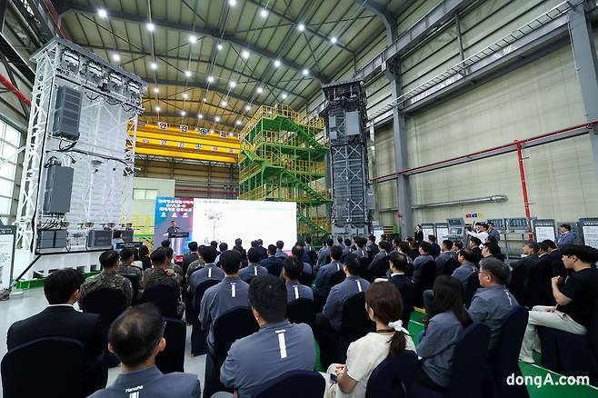 한화에어로스페이스 창원2사업장에서 한국형 수직발사체계 KVLS-II 개발사업 종결식이 열렸다.