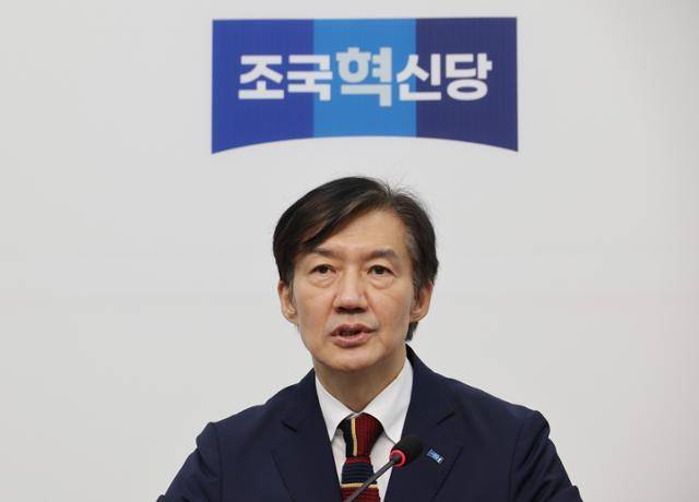 조국 조국혁신당 비상대책위원장이 25일 서울 여의도 국회에서 열린 비상대책위원회 회의에 참석해 발언하고 있다. 연합뉴스