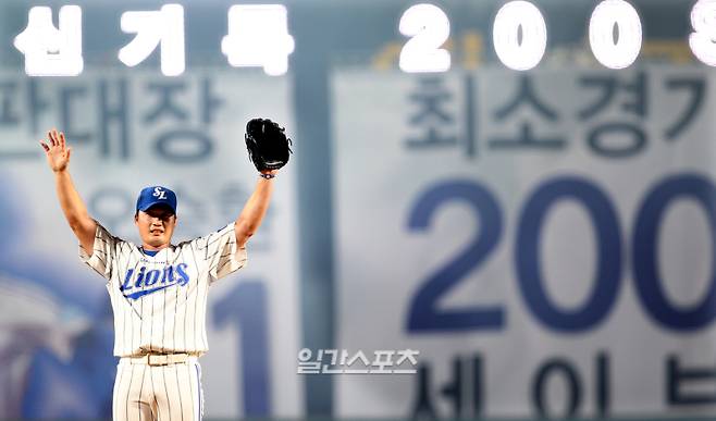 2011년 역대 최소 경기 200세이브로 세계신기록을 작성한 오승환. IS 포토