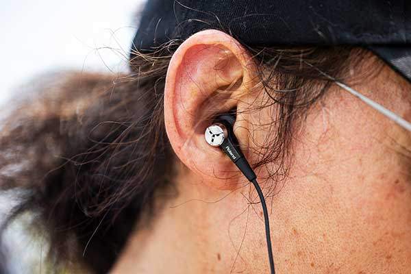 시장에서 녹음을 할 땐 되도록 커다란 마이크를 챙기지 않는다. 사람들이 낯설어 하는데, 녹음 중에 자꾸