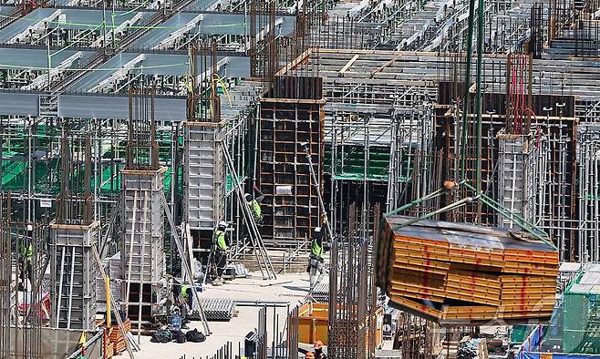 서울 시내 한 아파트 건설현장. 뉴스1