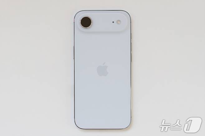 '아이폰 에어'는 재미로도 미학적으로도 깔끔하지만, 인류는 아직 '플래토'를 받아들일 준비가 안 됐다. 2025.9.26/뉴스1 ⓒ News1 이기범 기자