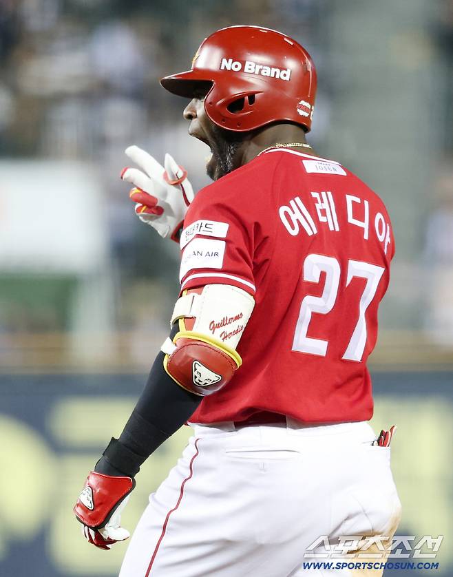 27일 서울 잠실구장에서 열린 SSG-두산전. 9회초 2사 만루 에레디아가 2타점 적시타를 친 후 환호하고 있다. 잠실=정재근 기자 cjg@sportschosun.com/2025.9.27/