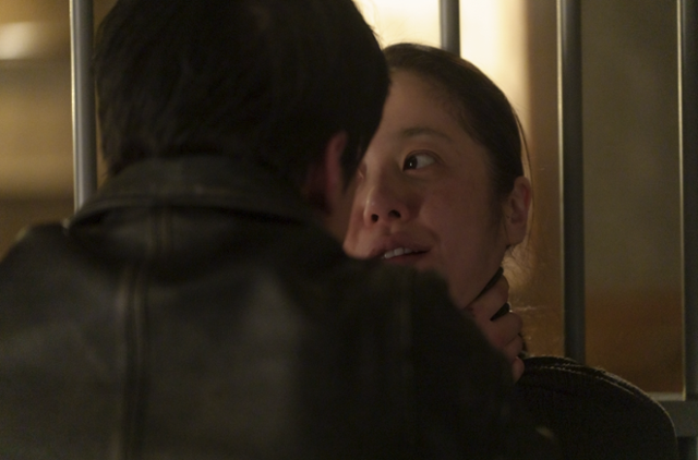 드라마 '사마귀'에서 수사 공조를 위해 23년 만에 교도소 밖으로 나온 연쇄살인범 정이신이 아들 차수열과 대치하는 장면. SBS 제공