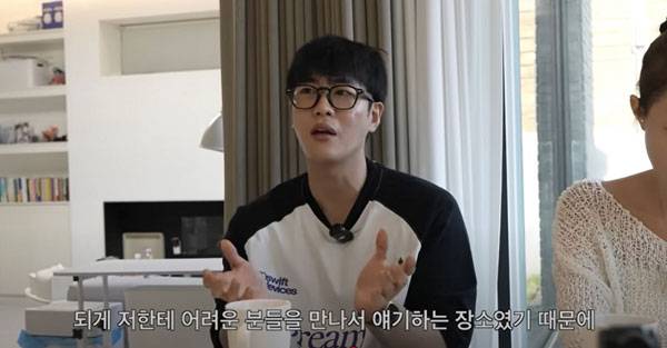 가수 문원이 코요태 신지와의 결혼 발표 후 불거졌던 논란에 대한 심경을 밝혔다./사진=유튜브 채널 ‘어떠신지?!?’ 캡처