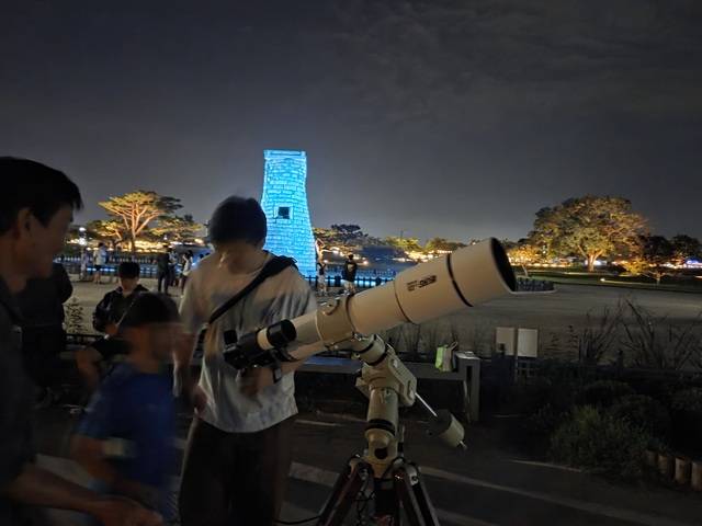 첨성대 역사유적지구에서 진행되고 있는 천체관측 별별이야기. 강시일 기자