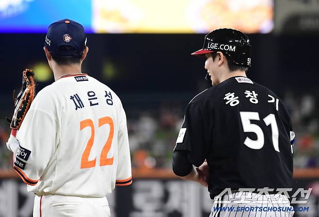 27일 대전 한화생명볼파크에서 열린 KBO리그 한화와 LG의 경기. 8회 4번째 안타를 날린 LG 홍창기. 대전=송정헌 기자songs@sportschosun.com/2025.09.27/