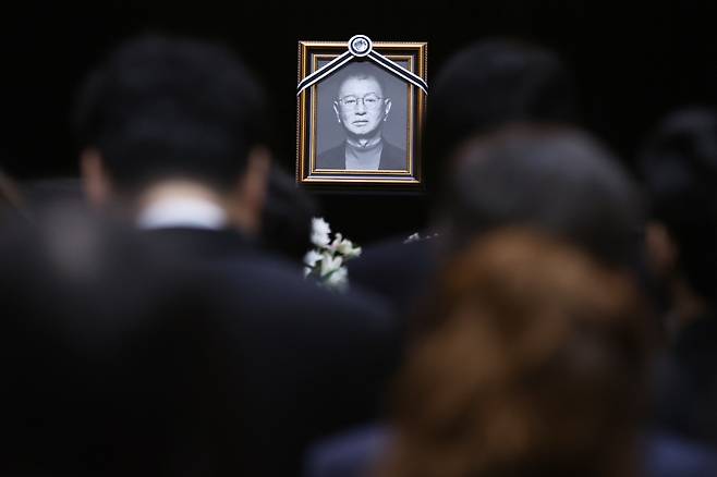 고 전유성 추모
(서울=연합뉴스) 강민지 기자 = 28일 서울 영등포구 여의도 KBS 신관 '개그콘서트' 녹화 스튜디오에서 개그맨 전유성 노제가 엄수되고 있다. 2025.9.28
mjkang@yna.co.kr
(끝)
<저작권자(c) 연합뉴스, 무단 전재-재배포, AI 학습 및 활용 금지>