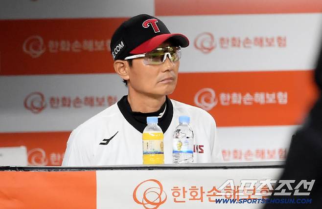 26일 대전 한화생명볼파크에서 열린 한화 이글스와 LG 트윈스의 경기. LG 염경엽 감독이 경기를 지켜보고 있다. 대전=박재만 기자 pjm@sportschosun.com/2025.09.26/