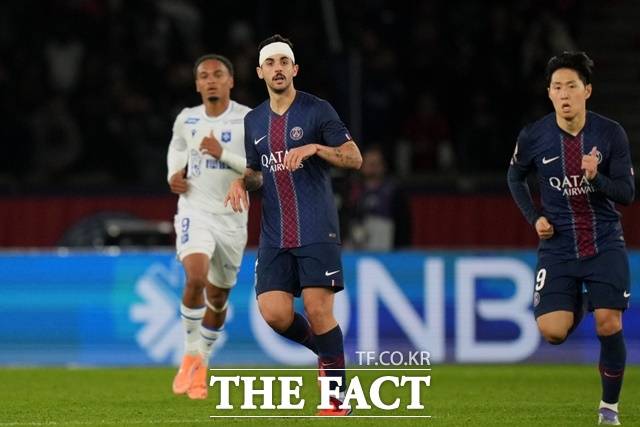 루카스 베랄두(가운데)의 헤더 추가골의 연계한 이강인(오른쪽)./파리=AP.뉴시스