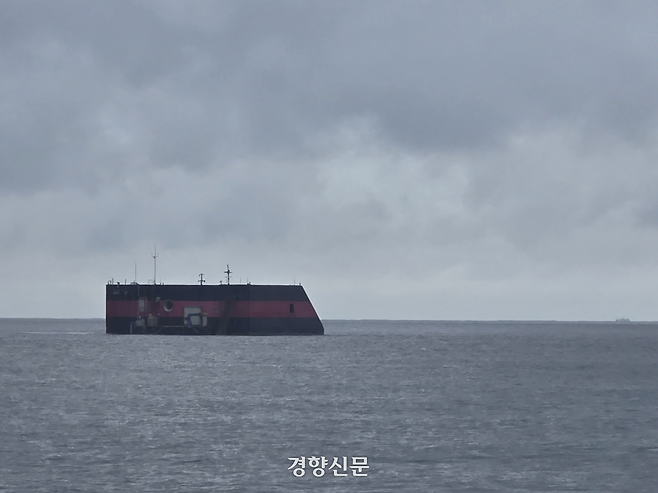 지난 26일 제주 제주시 한경면 용수리 ‘제주파력발전 실해역 시험장’에 있는 용수시험파력발전소의 모습. 오동욱 기자