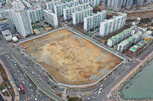 ‘써밋 리미티드 남천’이 들어설 부산 수영구 옛 메가마트 부지. 부산일보DB