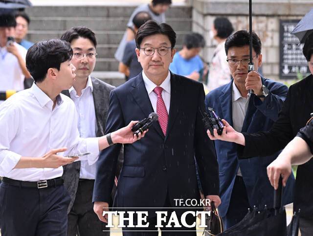 통일교 측으로부터 불법 정치자금을 받은 혐의를 받는 권성동 국민의힘 의원이 16일 오후 서울 서초구 서울중앙지방법원에서 열린 구속영장실질심사에 출석하고 있다. /이새롬 기자