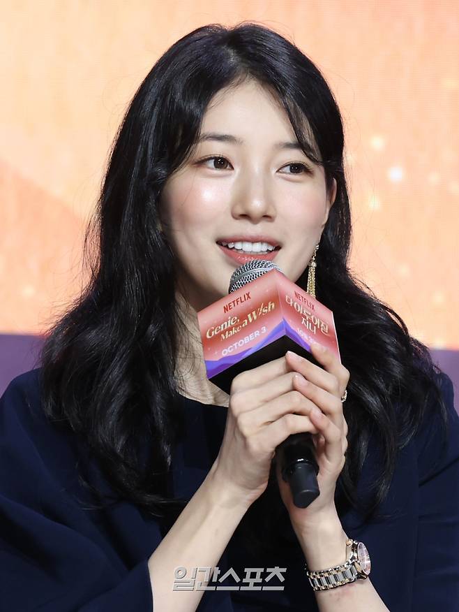 배우 수지가 29일 오후 서울 강남구 조선 팰리스 서울 강남 3층 그레이트홀에서 열린 넷플릭스 시리즈 '다 이루어질지니'제작발표회에 참석해 인사말을 하고 있다. '다 이루어질지니'는 천여 년 만에 깨어난 경력 단절 램프의 정령 지니(김우빈 분)가 감정 결여 인간 가영(수지 분)을 만나 세 가지 소원을 두고 벌이는 스트레스 제로, 판타지 로맨틱 코미디. 오는 10월 3일 공개. 서병수 기자 qudtn@edaily.co.kr /2025.09.29/