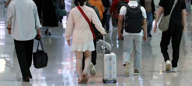 인천국제공항에서 여행객들이 출국장을 오가고 있다. 사진=뉴스1