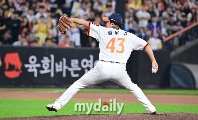 2025년 9월 26일 오후 대전 한화생명 볼파크에서 열린 '2025 신한 SOL뱅크 KBO 리그' LG 트윈스와 한화 이글스의 경기. 한화 정우주가 7회초 구원등판해 역투하고 있다./마이데일리