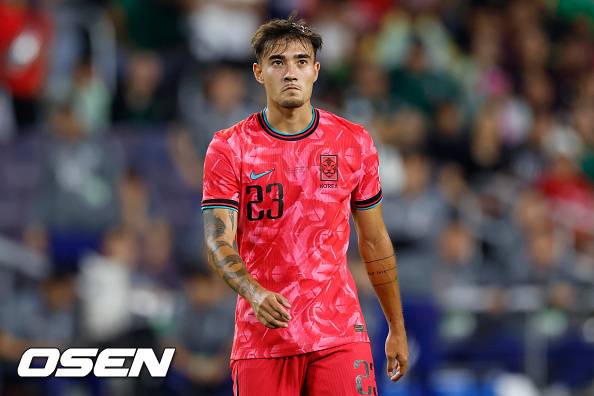 NASHVILLE, TENNESSEE - SEPTEMBER 09: Jens Castrop #23 of South Korea reacts to a play during the first half of the match against the Mexico at GEODIS Park on September 09, 2025 in Nashville, Tennessee. (Photo by Johnnie Izquierdo/Getty Images)