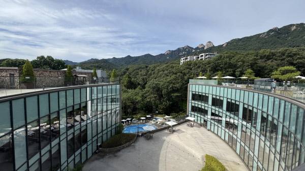 북한산의 정취가 느껴지는 옥상 루프톱