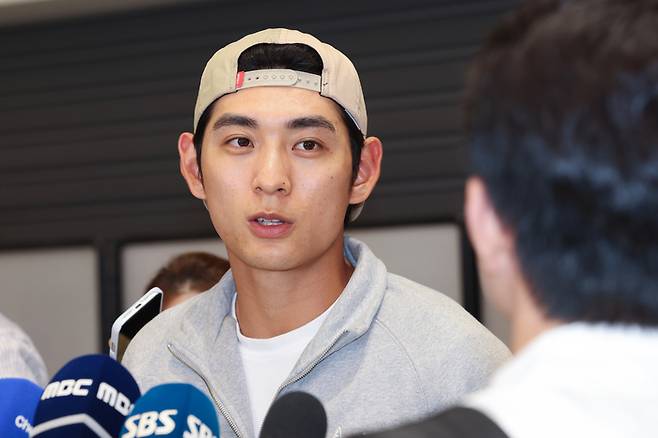 이정후가 귀국 후 인터뷰에 임하고 있다. 사진 | 연합뉴스