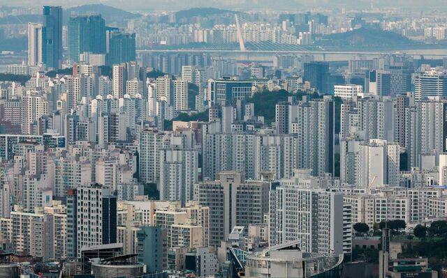 29일 서울 중구 남산에서 서울시내 아파트가 보이고 있다. 뉴시스